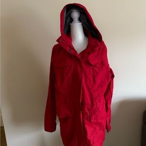 Lands end hooded women’s red pocket  lightweight spring / fall rain jacket Sz l